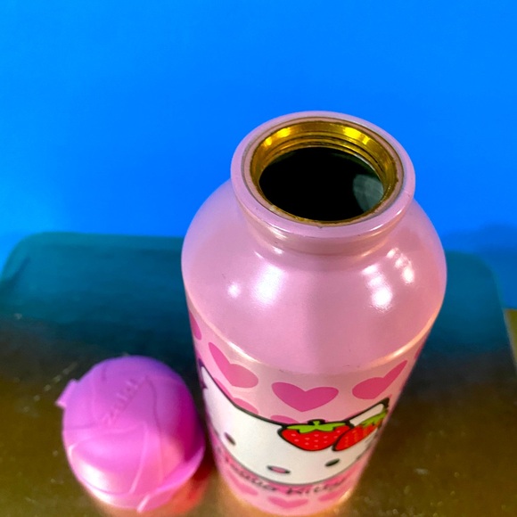 HELLO KITTY 2008 DECORATIVE PINK ALUMINUM BOTTLE WITH SCREW ON CAP 14oz 7” TALL - Picture 4 of 8